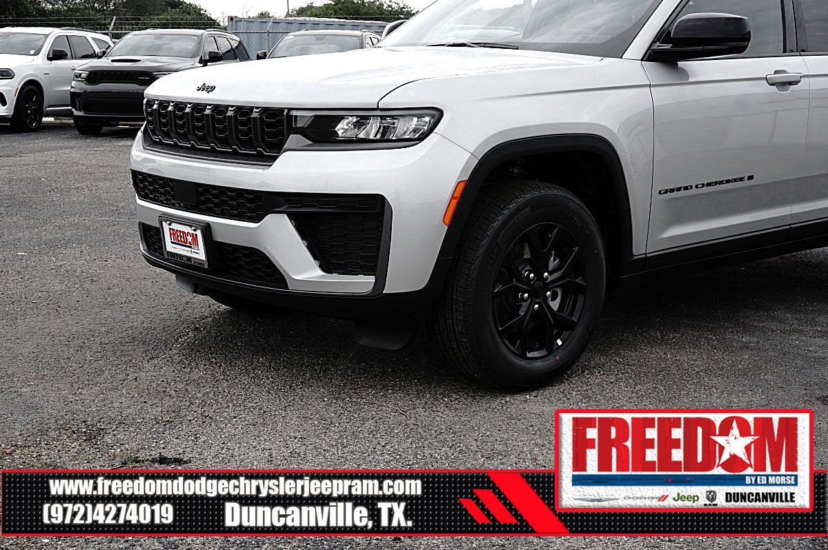2026 Jeep Grand Cherokee Laredo Altitude