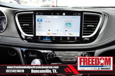 2027 Chrysler Pacifica Select
