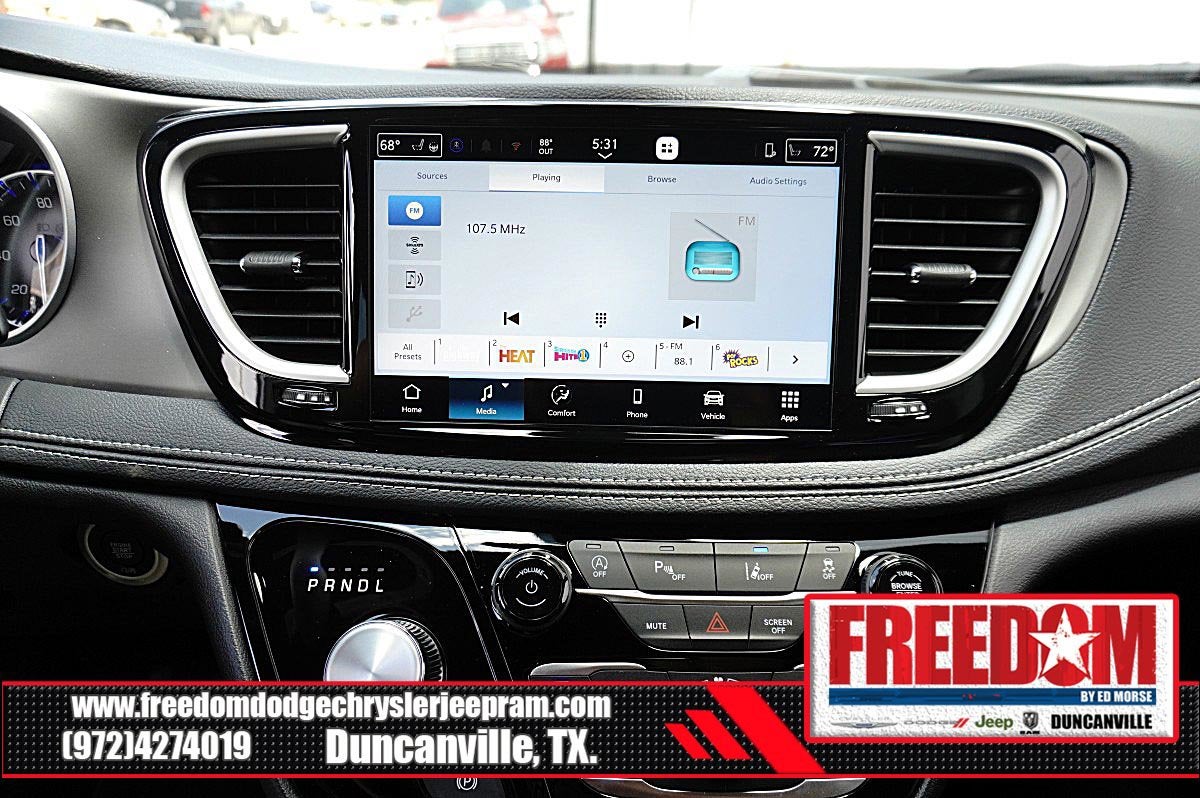 2027 Chrysler Pacifica Select