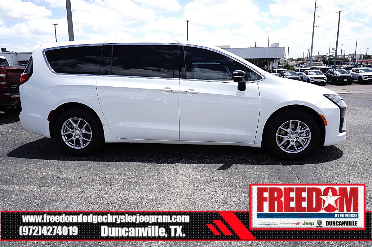 2027 Chrysler Pacifica Select
