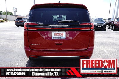 2027 Chrysler Pacifica Select