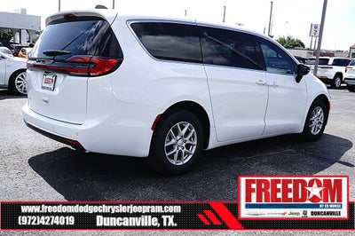 2027 Chrysler Pacifica Select