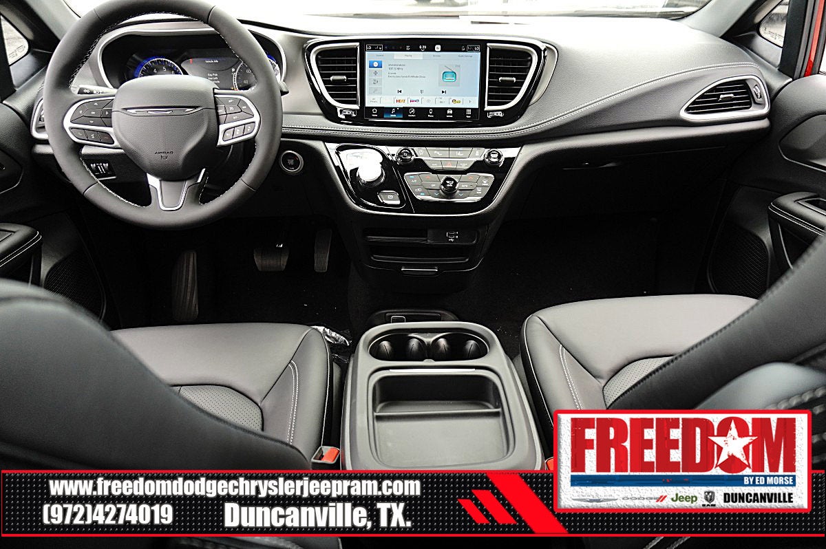 2027 Chrysler Pacifica Select