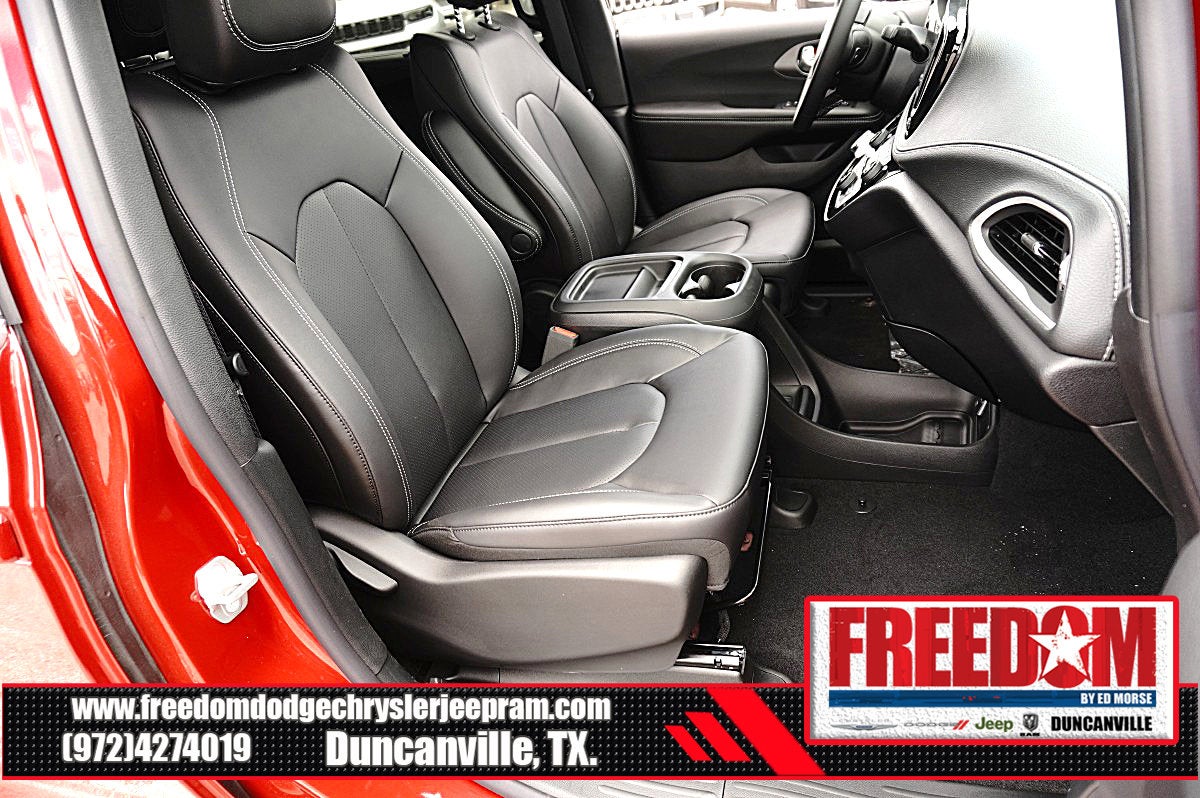 2027 Chrysler Pacifica Select