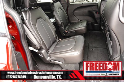 2027 Chrysler Pacifica Select