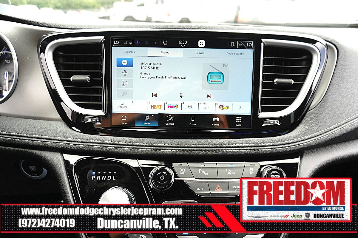 2027 Chrysler Pacifica Select