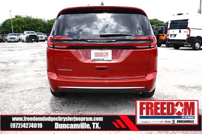 2027 Chrysler Pacifica Select