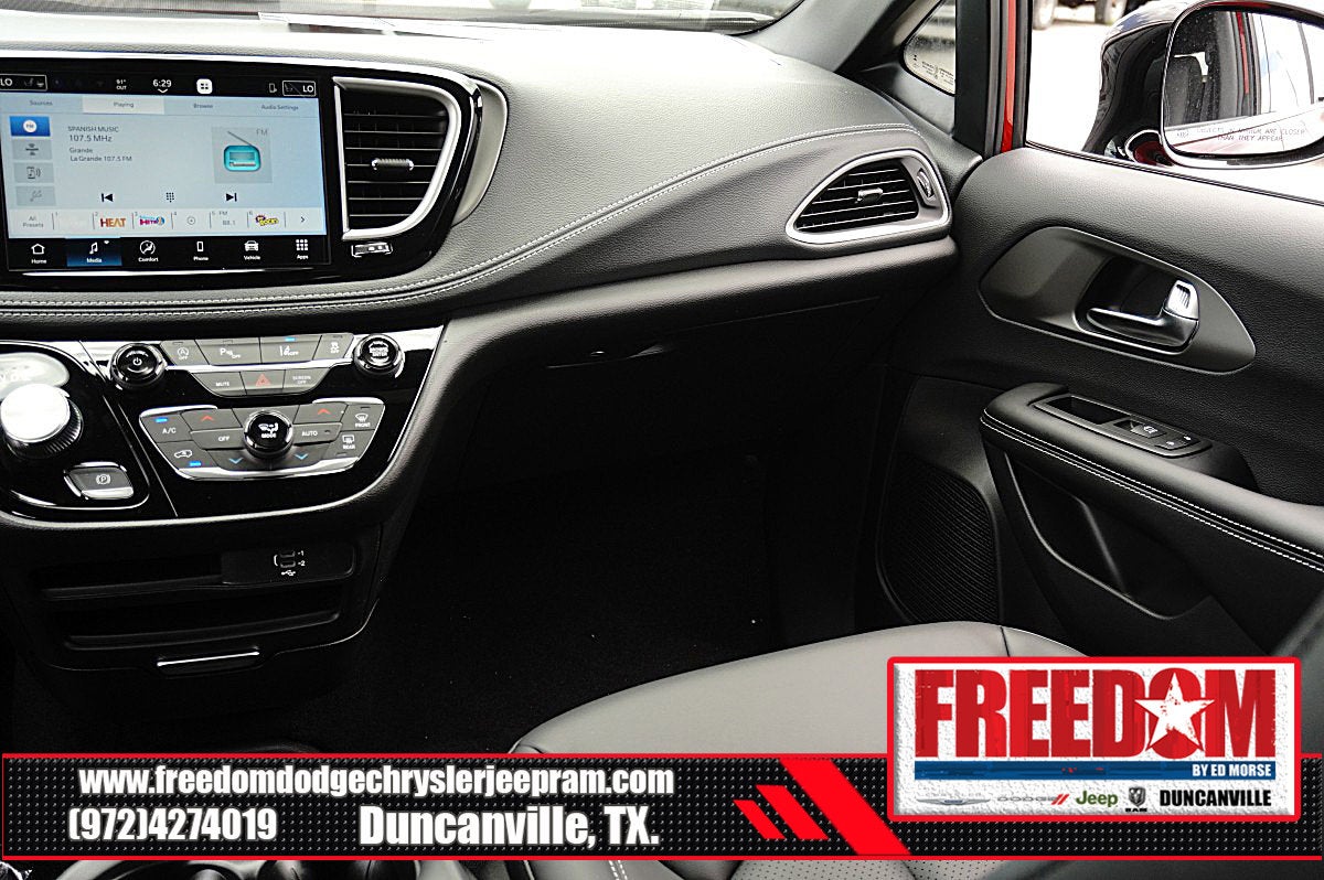 2027 Chrysler Pacifica Select