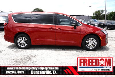 2027 Chrysler Pacifica Select
