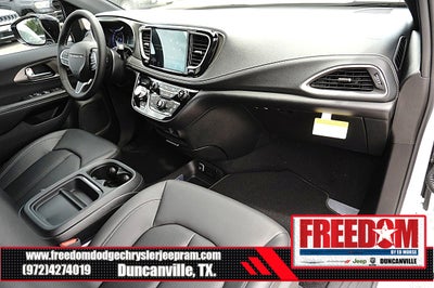 2027 Chrysler Pacifica Select