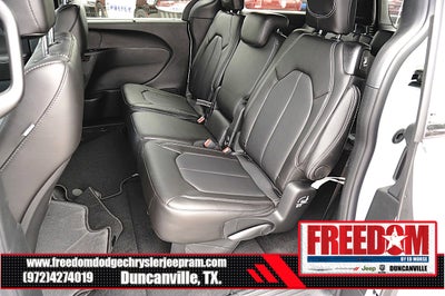 2027 Chrysler Pacifica Select
