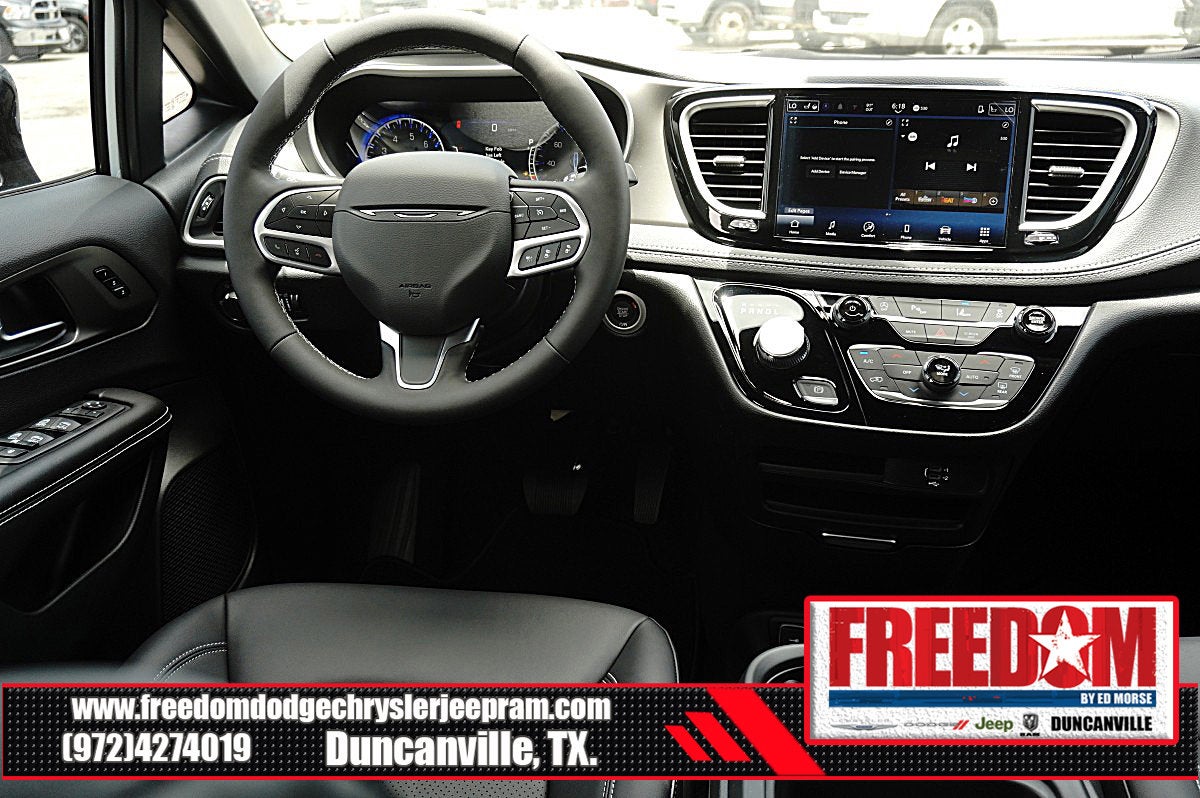 2027 Chrysler Pacifica Select