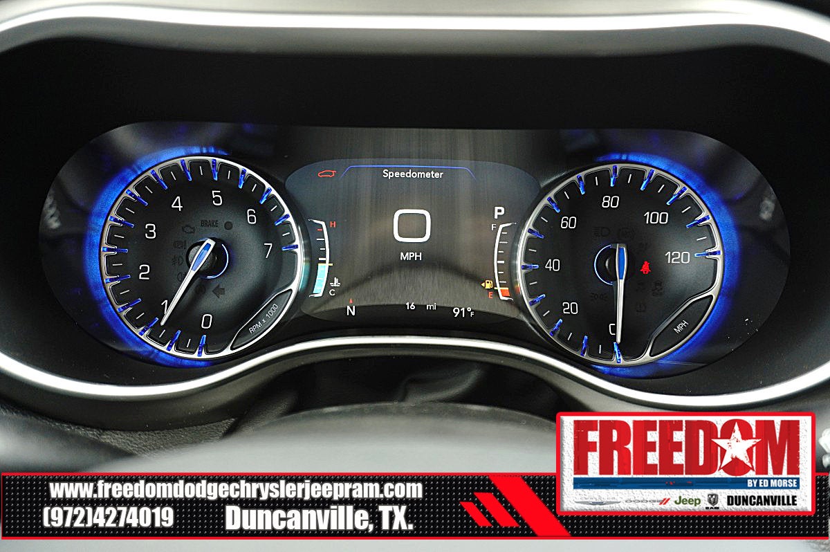 2027 Chrysler Pacifica Select