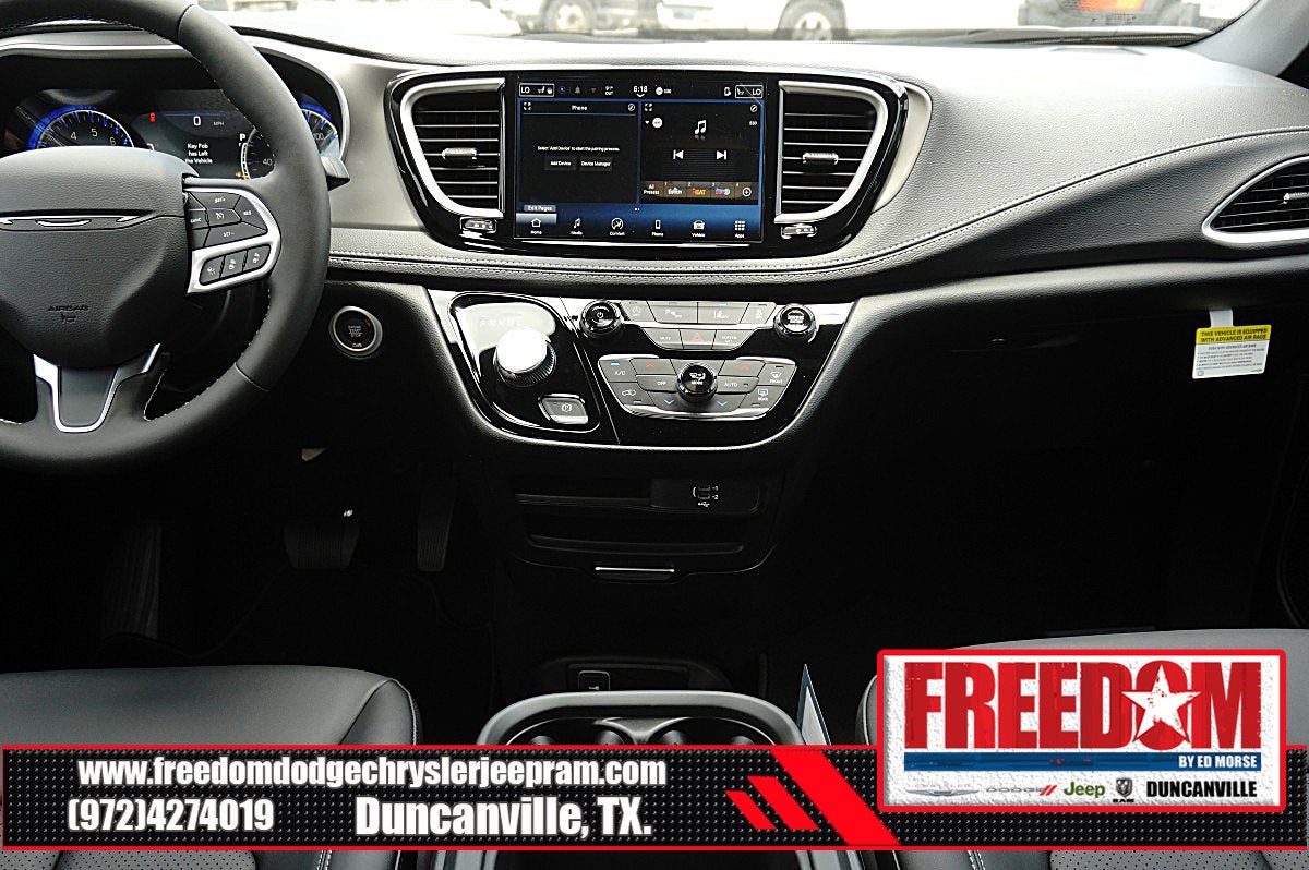 2027 Chrysler Pacifica Select