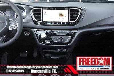 2025 Chrysler Voyager LX