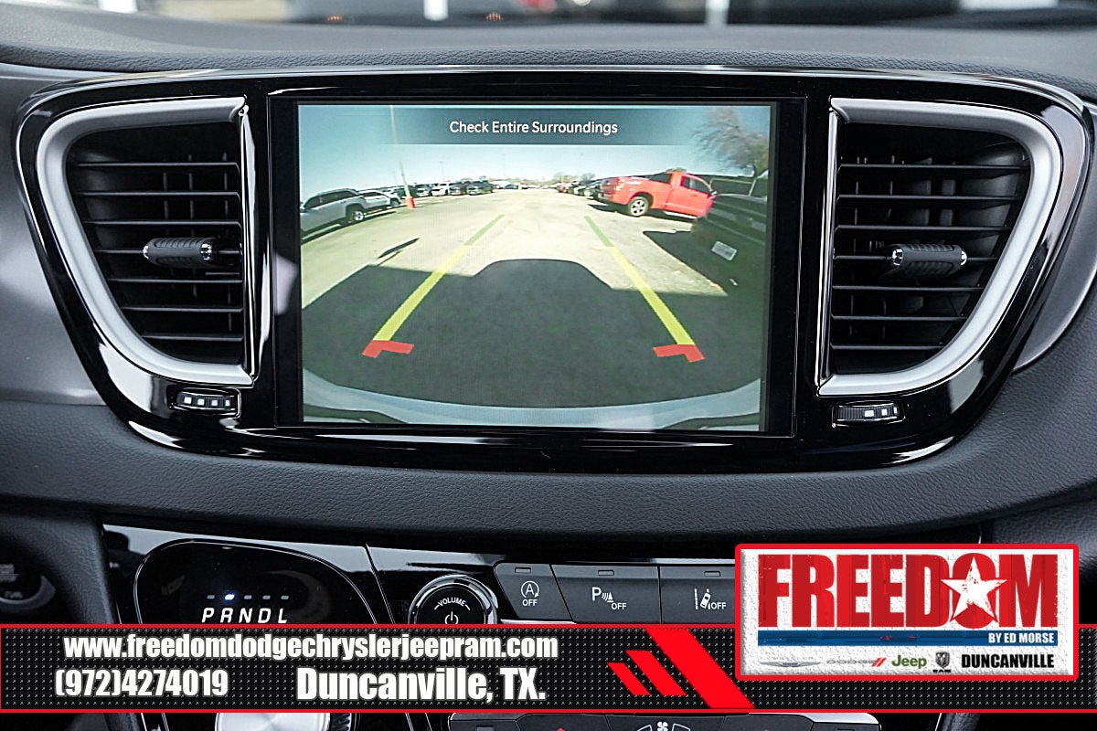 2025 Chrysler Voyager LX