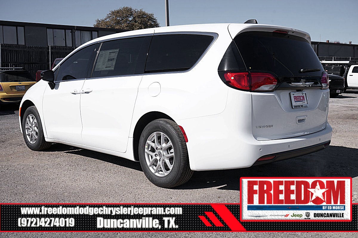 2025 Chrysler Voyager LX