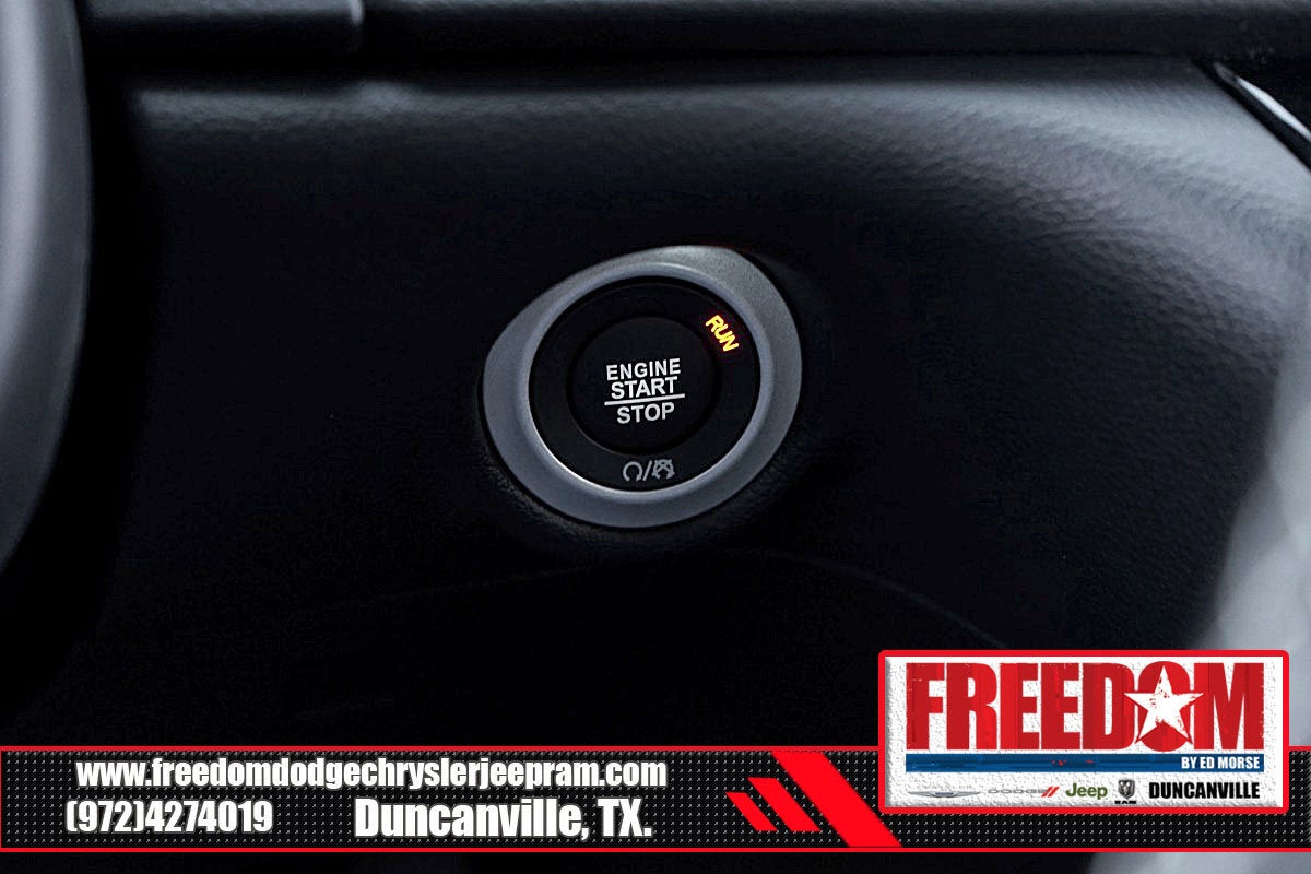 2025 Chrysler Voyager LX