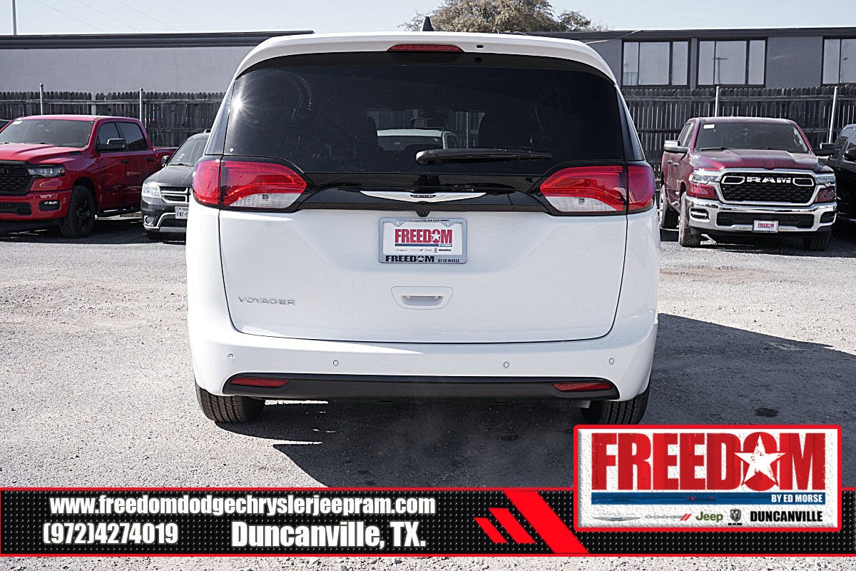 2025 Chrysler Voyager LX