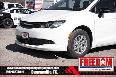 2025 Chrysler Voyager LX