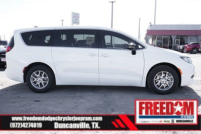 2025 Chrysler Voyager LX