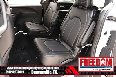 2027 Chrysler Pacifica Select