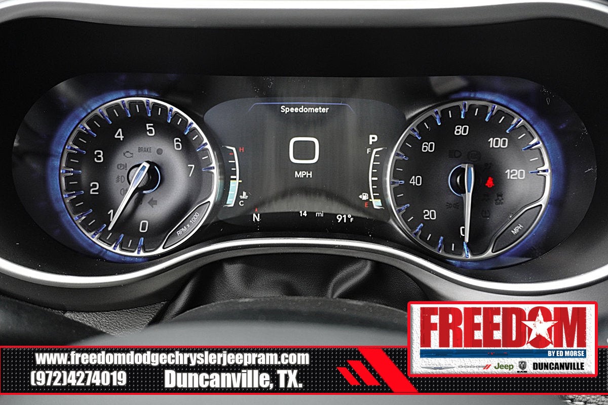 2027 Chrysler Pacifica Select
