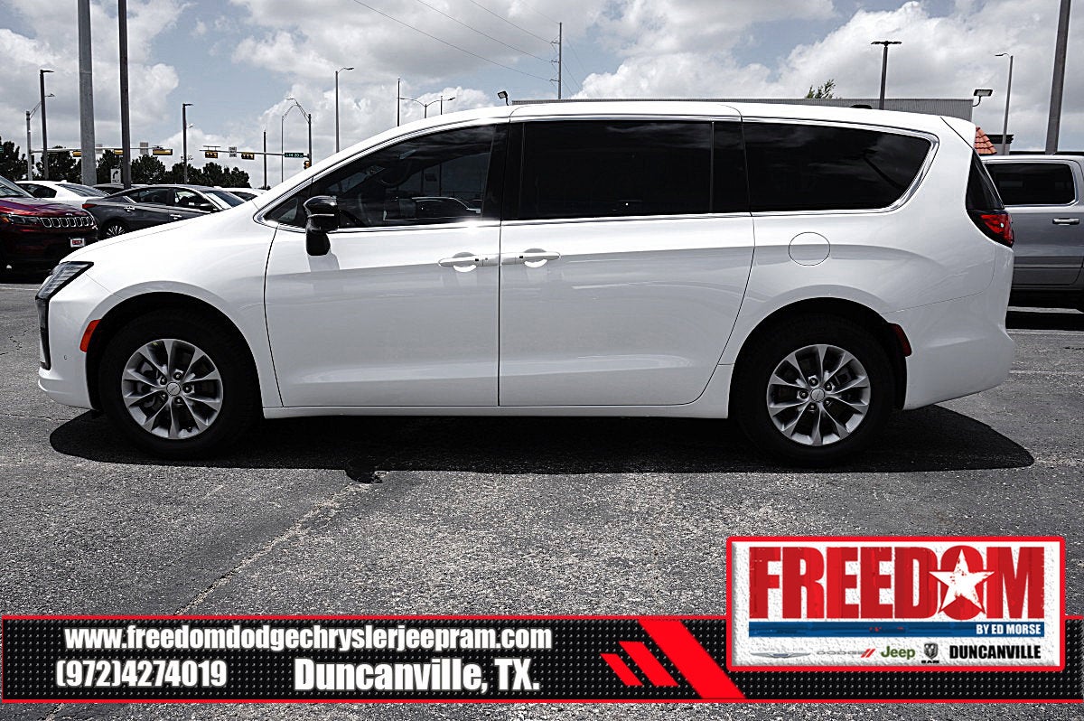 2027 Chrysler Pacifica Select