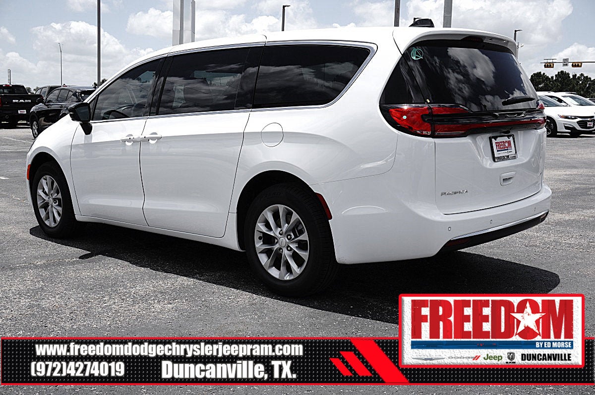 2027 Chrysler Pacifica Select