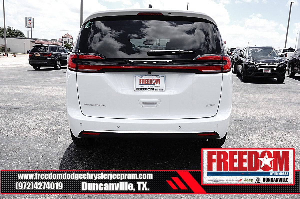 2027 Chrysler Pacifica Select