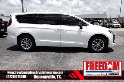 2027 Chrysler Pacifica Select