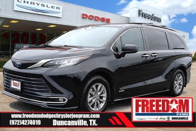 2021 Toyota Sienna XLE 8 Passenger