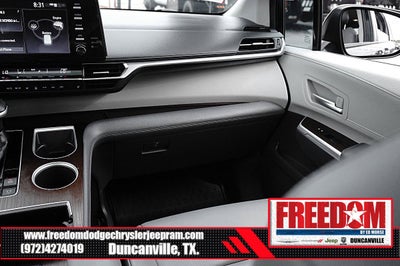 2021 Toyota Sienna XLE 8 Passenger