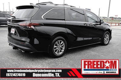 2021 Toyota Sienna XLE 8 Passenger