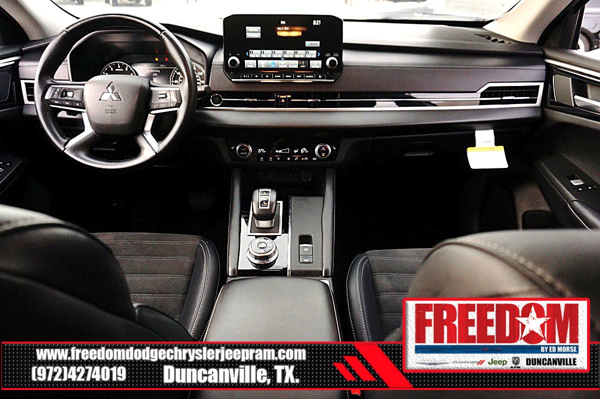 2024 Mitsubishi Outlander SE