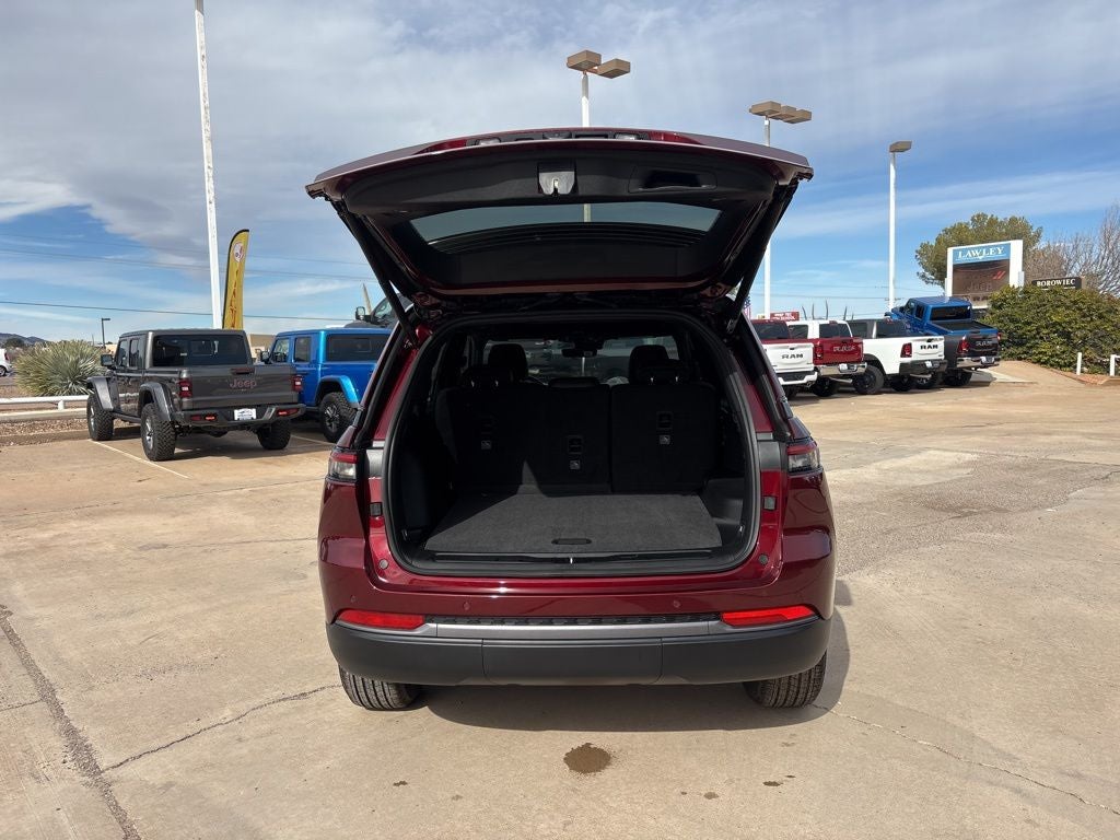 2026 Jeep Grand Cherokee Laredo