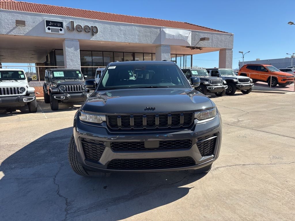 2026 Jeep Grand Cherokee Laredo