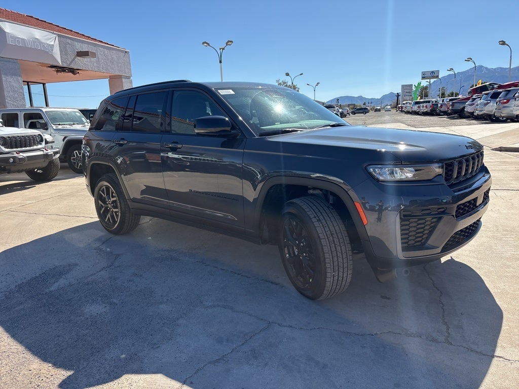2026 Jeep Grand Cherokee Laredo