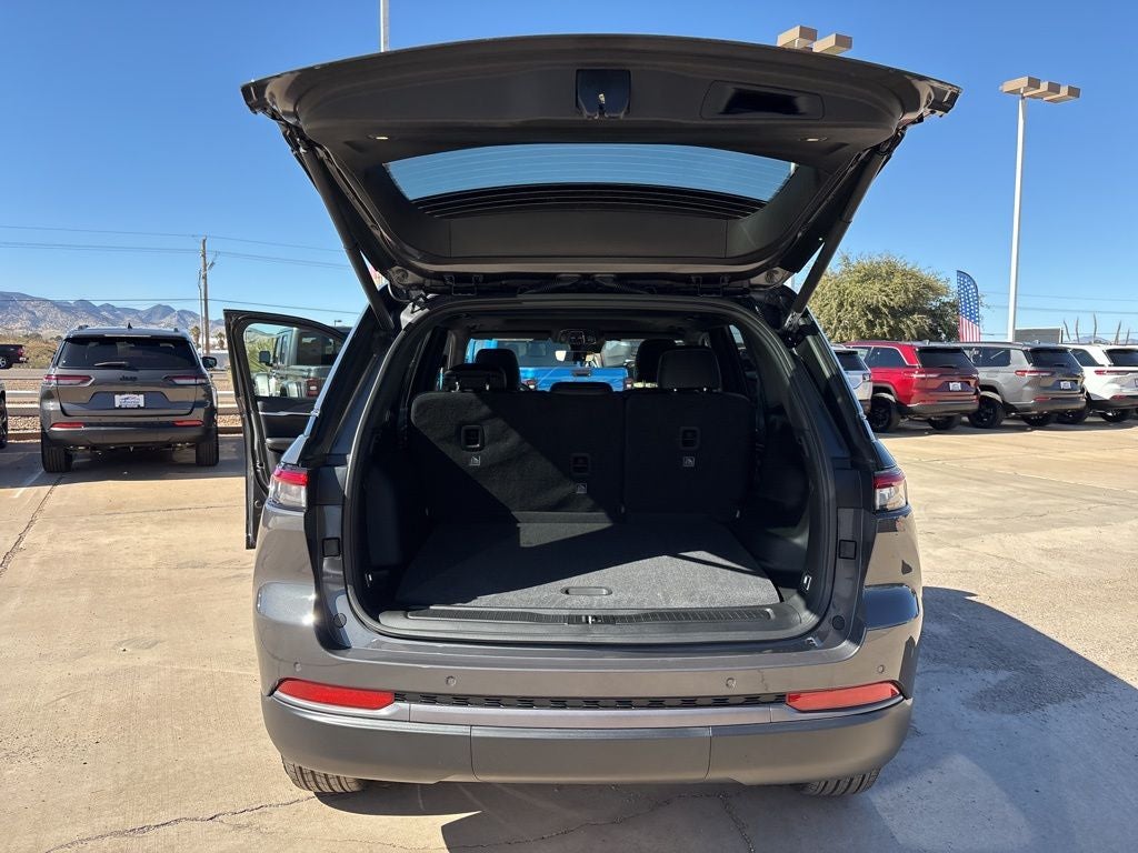 2026 Jeep Grand Cherokee Laredo