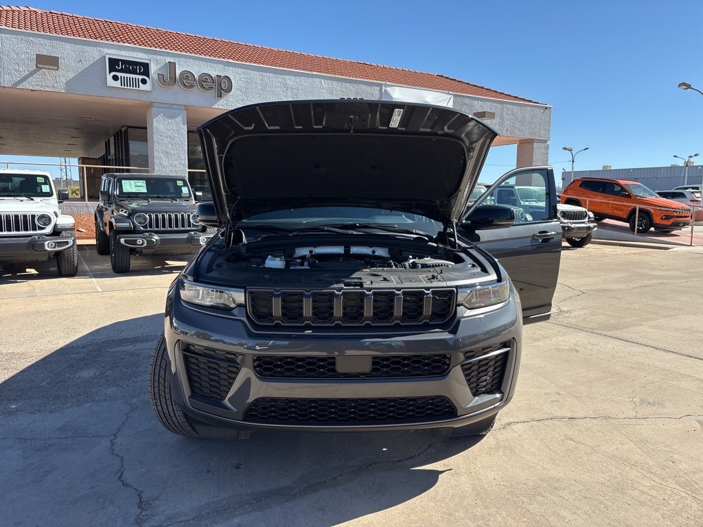 2026 Jeep Grand Cherokee Laredo