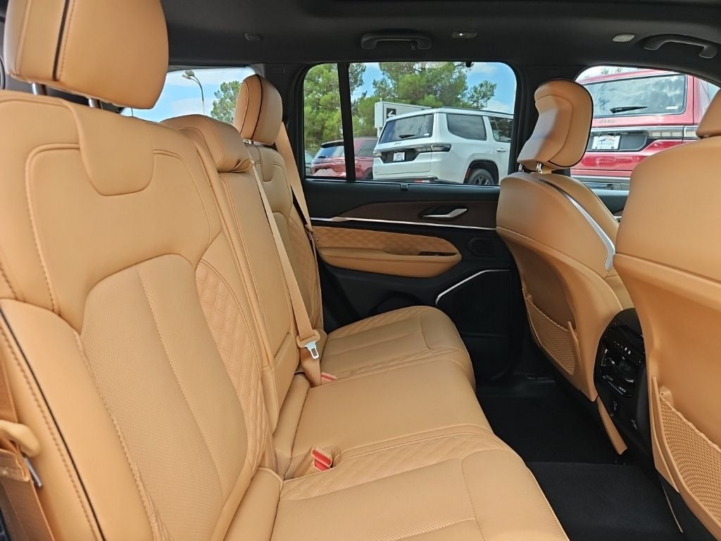 2025 Jeep Grand Cherokee Summit