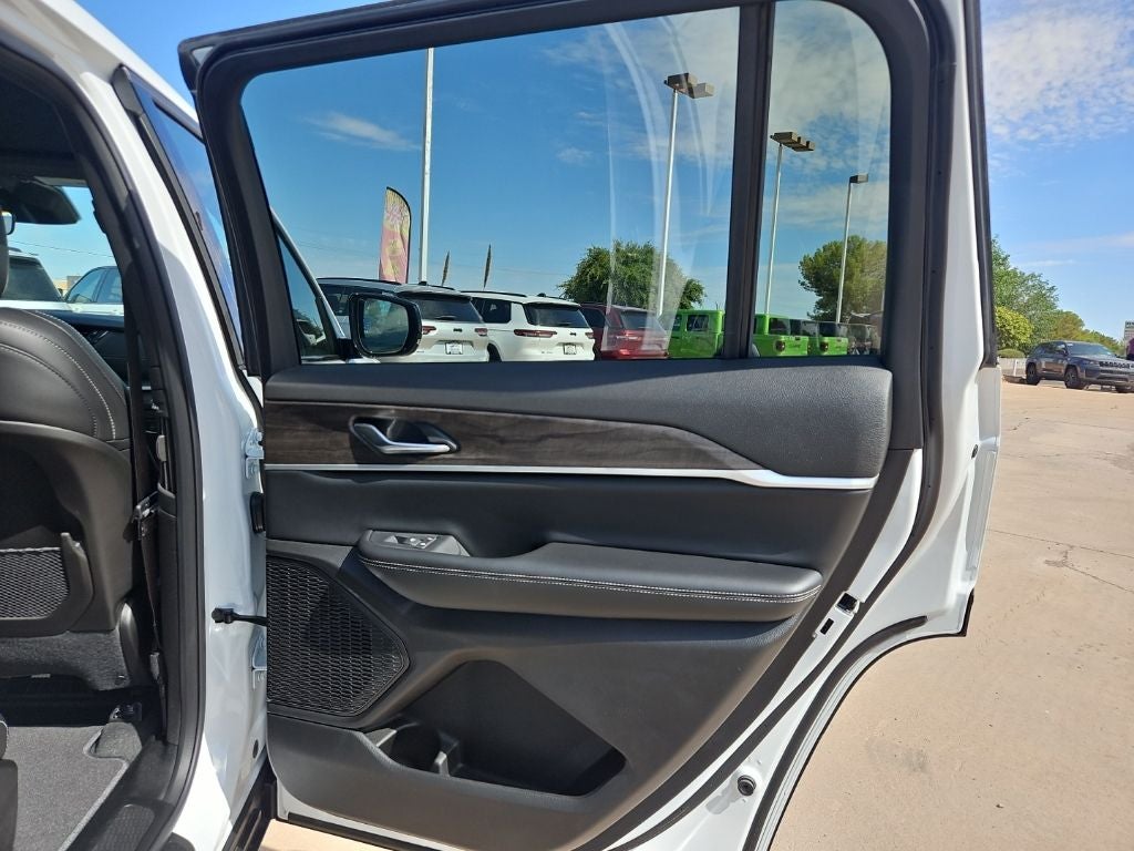 2026 Jeep Grand Cherokee L Laredo