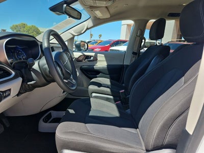 2024 Chrysler Voyager LX