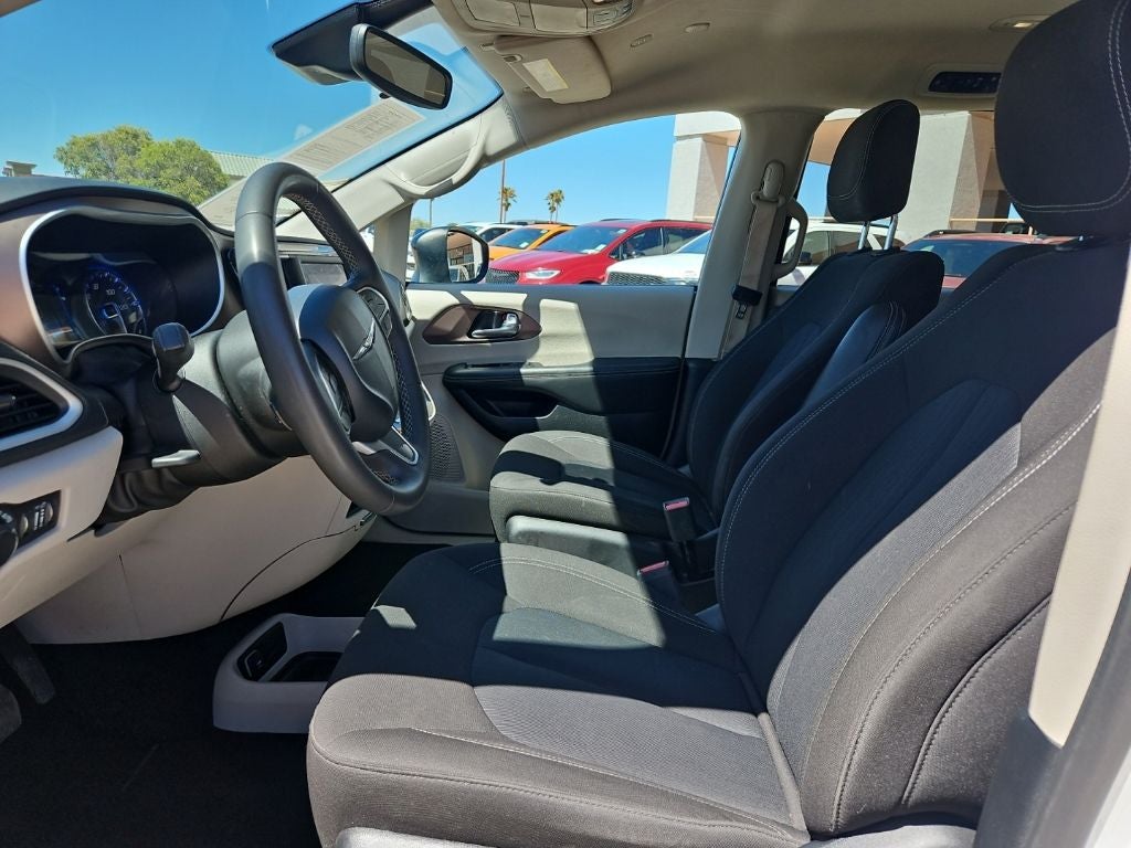 2024 Chrysler Voyager LX