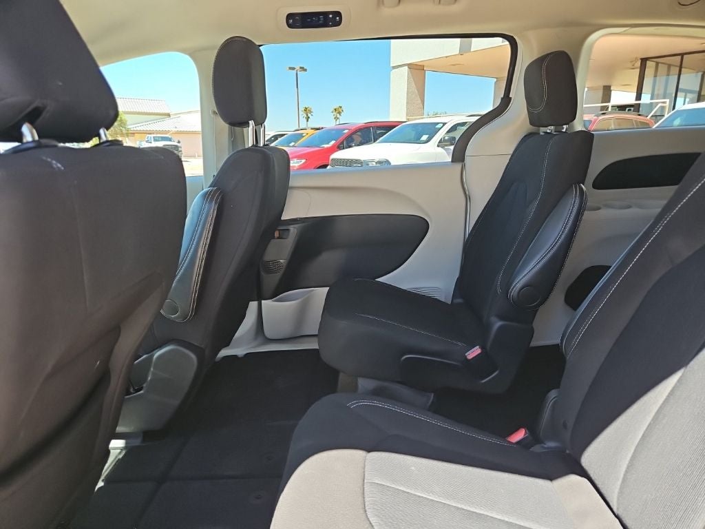 2024 Chrysler Voyager LX