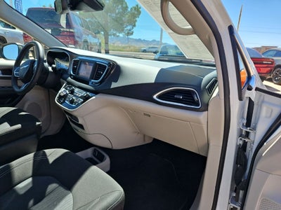 2024 Chrysler Voyager LX
