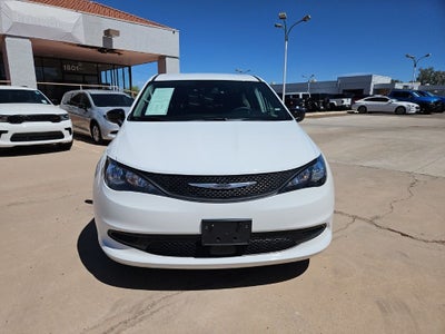 2024 Chrysler Voyager LX