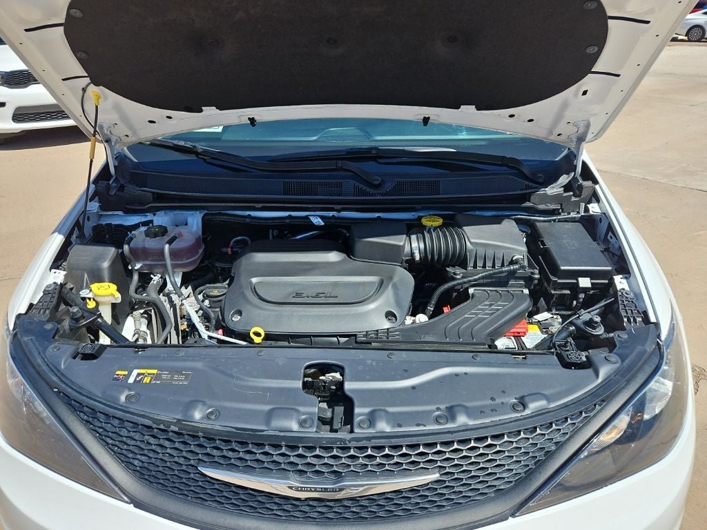 2024 Chrysler Voyager LX