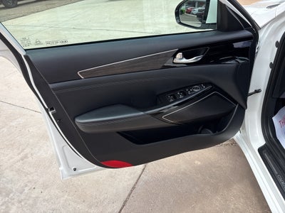 2020 Kia Cadenza Technology