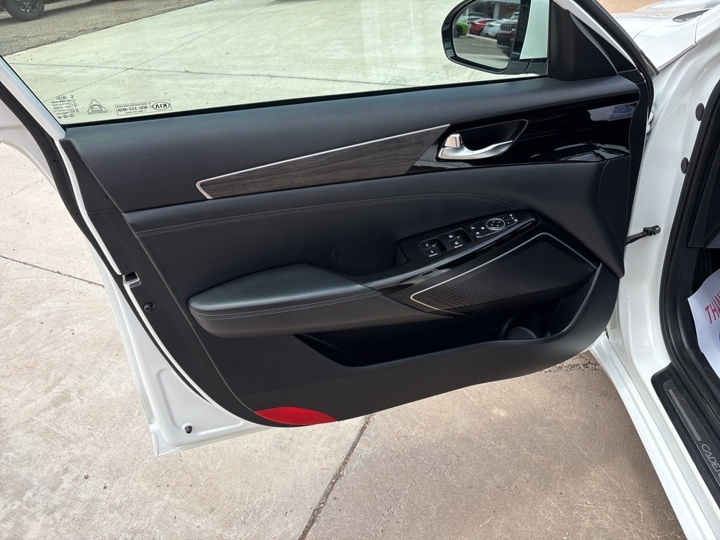 2020 Kia Cadenza Technology